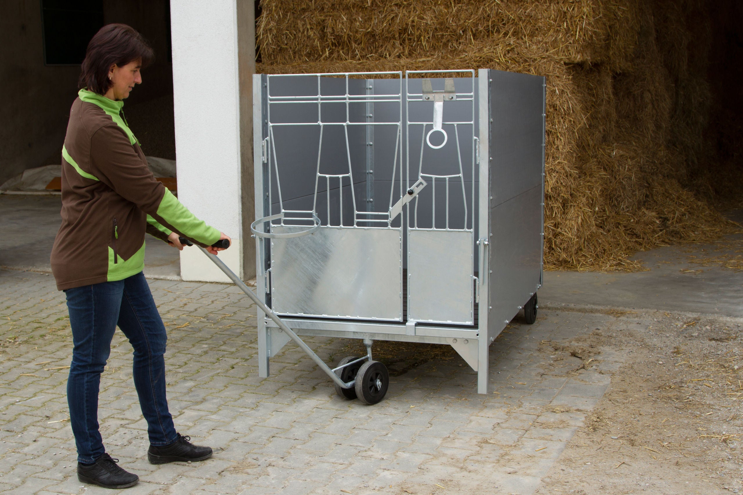 TRANSPORTNA naprava za boks za teleta