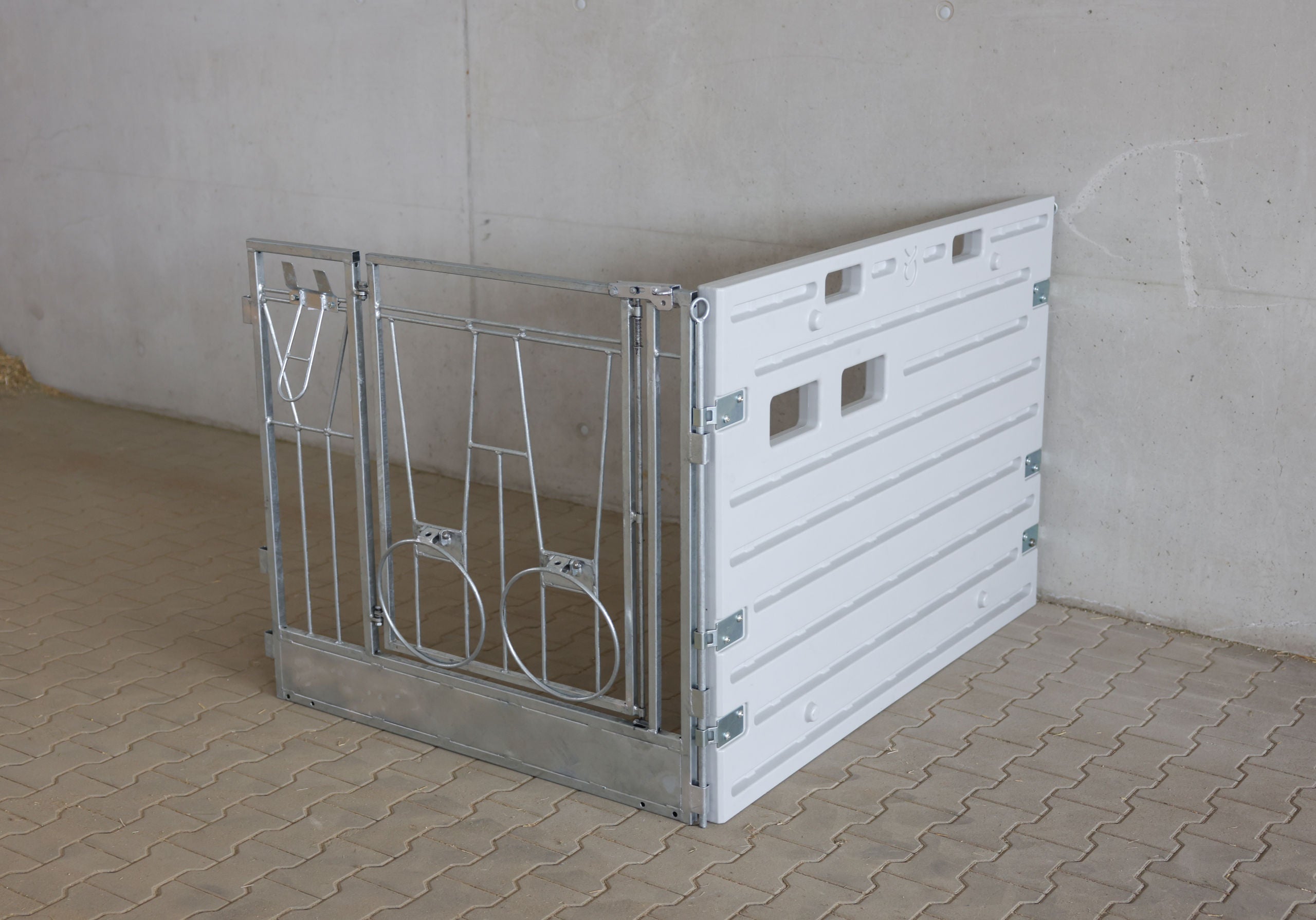 Modularni boks za teleta raz. enojni boks, obstenski