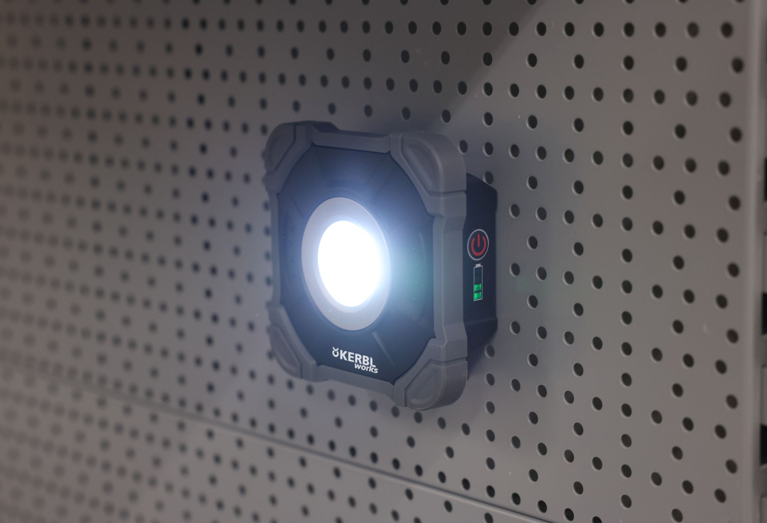 Mobilni LED-reflektor WorkFire za ponovno polnjenje, 2200 lm