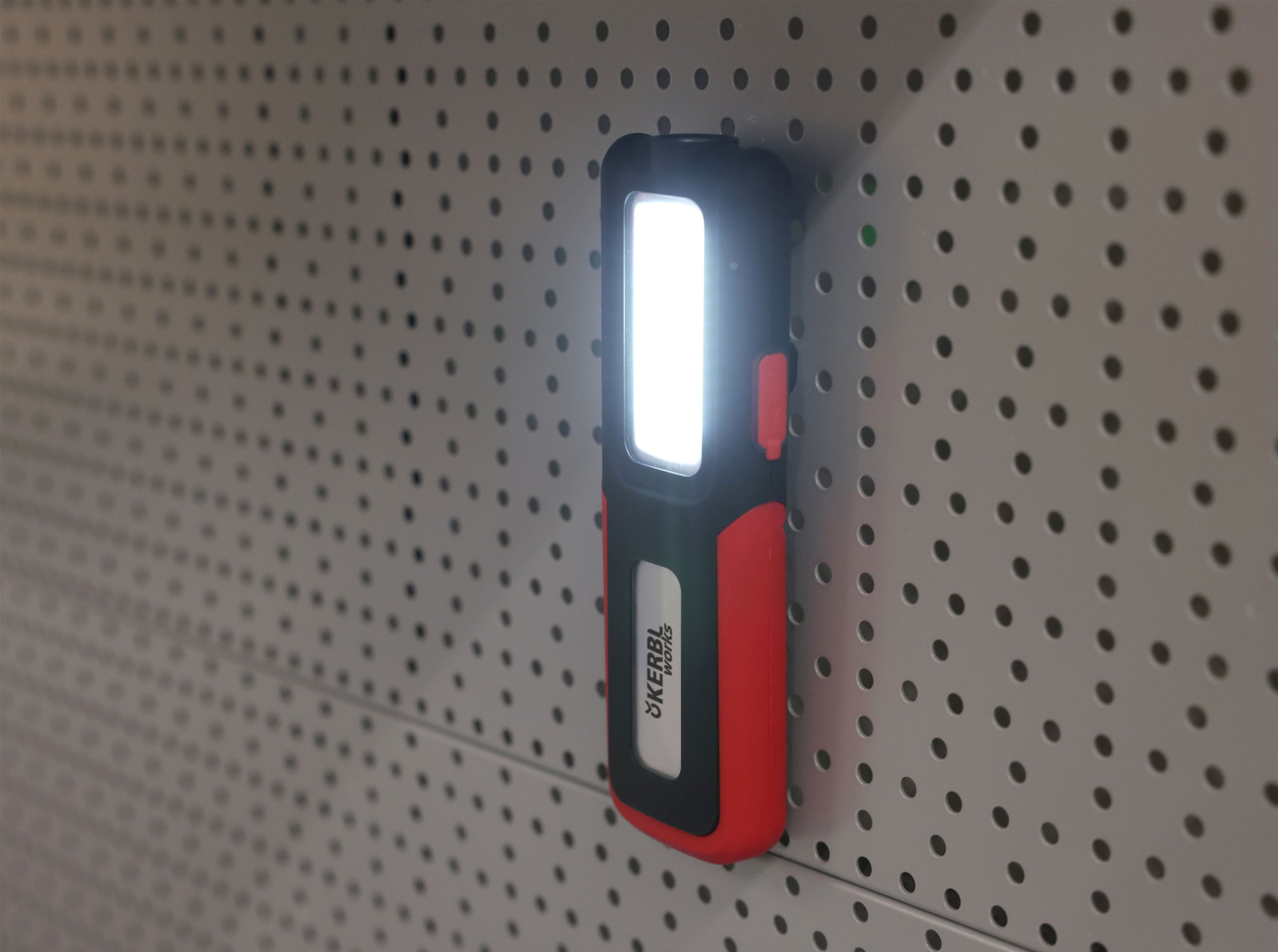LED delovna svetilka WorkFire za ponovno polnjenje