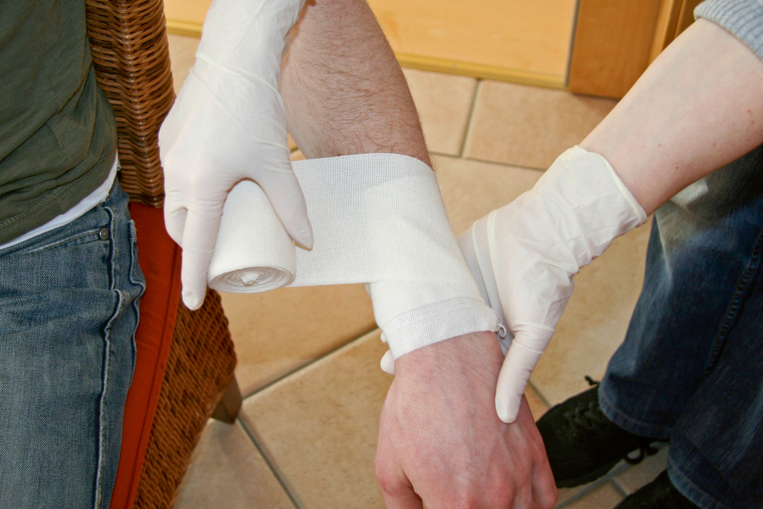 Kokoš iz lateksa 45 cm