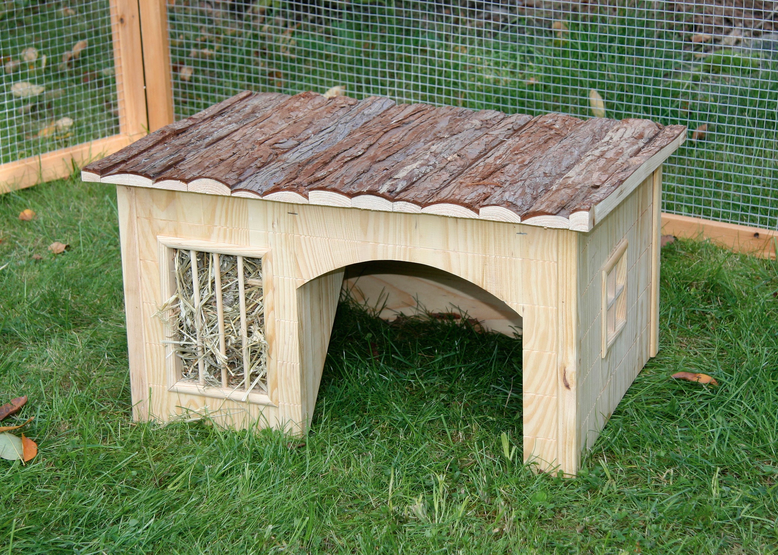 Hišica NATURE PLUS z jaslimi, 43 x 34,5 x 27 cm